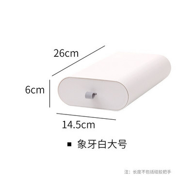 Lipnus pieštukų dėklas po rašomuoju stalčiumi.