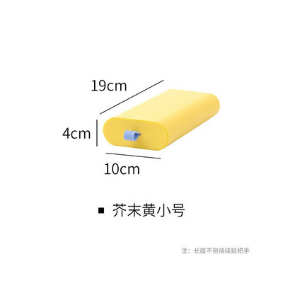 Lipnus pieštukų dėklas po rašomuoju stalčiumi.