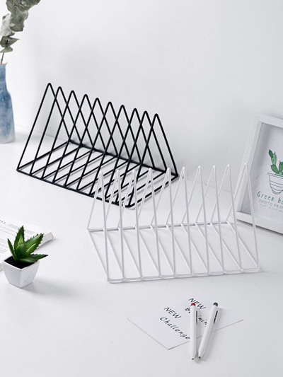 Šiaurės šalių kaltinės geležies kūrybinė trikampė knygų lentyna geležinė Lp įrašų lentyna trikampė knygų laikiklis žurnalo laikiklis rašomasis stalas įrašų laikymo organizatorius