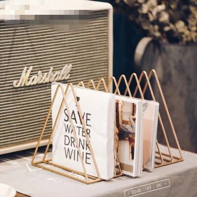 Šiaurės šalių paprastas auksinio trikampio lankas 9 tinklelis Laikraščių stovas Knygų laikymo papuošalai Žurnalas Svetainės studija Stalinis biuras