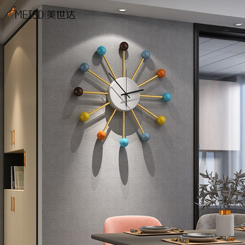 MEISD Ковано желязо Метален стенен часовник Цветни топки Sunburst Безшумен часовник Модерен дизайн Самозалепващ се Голям часовник Безплатна доставка