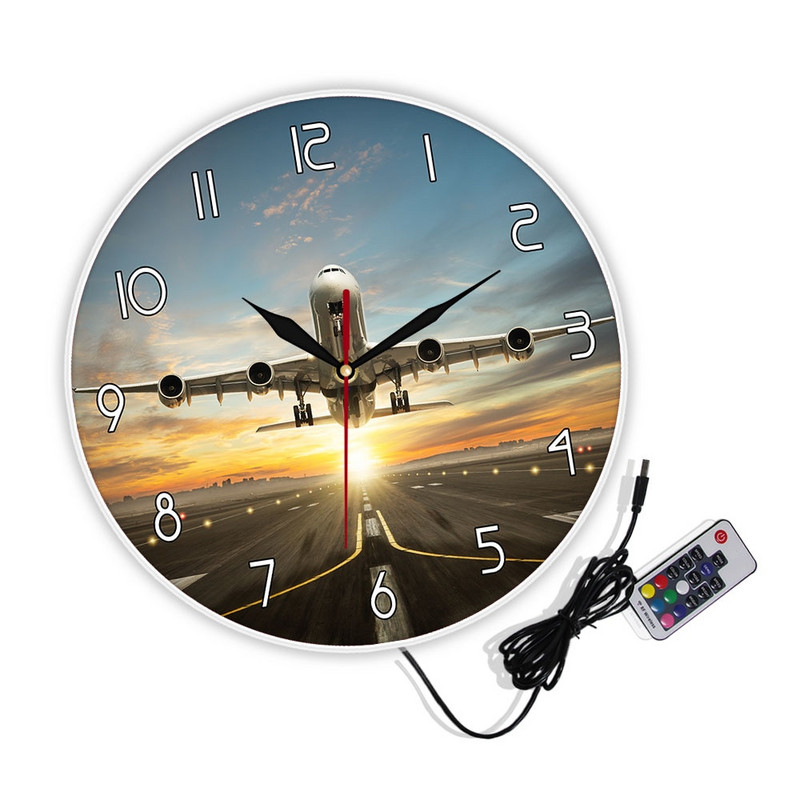 Hatalmas, kétszintes kereskedelmi sugárhajtású falióra, kereskedelmi repülőgép kifutópályán, drámai naplemente fényében, modern lakberendezésben