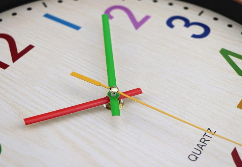 Vaikne laste seinakell, 12-tolline mitte-tiksuv akutoitega värviline dekoratiivne kell