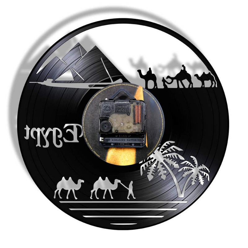 Egipto temos piramidės vintažinis vinilo plokštelių sieninis laikrodis Sacharos dykumos vaizdas kupranugaris Dekoratyvinis laikrodis Unikali Afrikos kelionės dovana