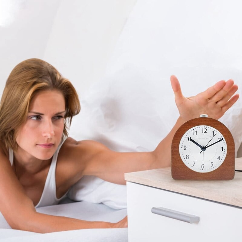 Ceas deşteptător fără bifat Ceas deşteptător retro din lemn cu cadran Lumină alarmă Ceas de masă silenţios cu funcţie de amânare