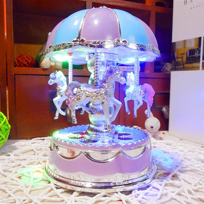 Луксозна музикална кутия с въртележка 3 коня Въртяща се LED светлина Светеща въртяща се романтична музикална кутия с въртележка