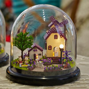 DIY Cottages Glazbena kutija Poklon djevojci za Valentinovo Ručno izrađena crtana LED kuća s figuricama navlake za prašinu Poklon za rođendan