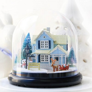 DIY Cottages Glazbena kutija Poklon djevojci za Valentinovo Ručno izrađena crtana LED kuća s figuricama navlake za prašinu Poklon za rođendan
