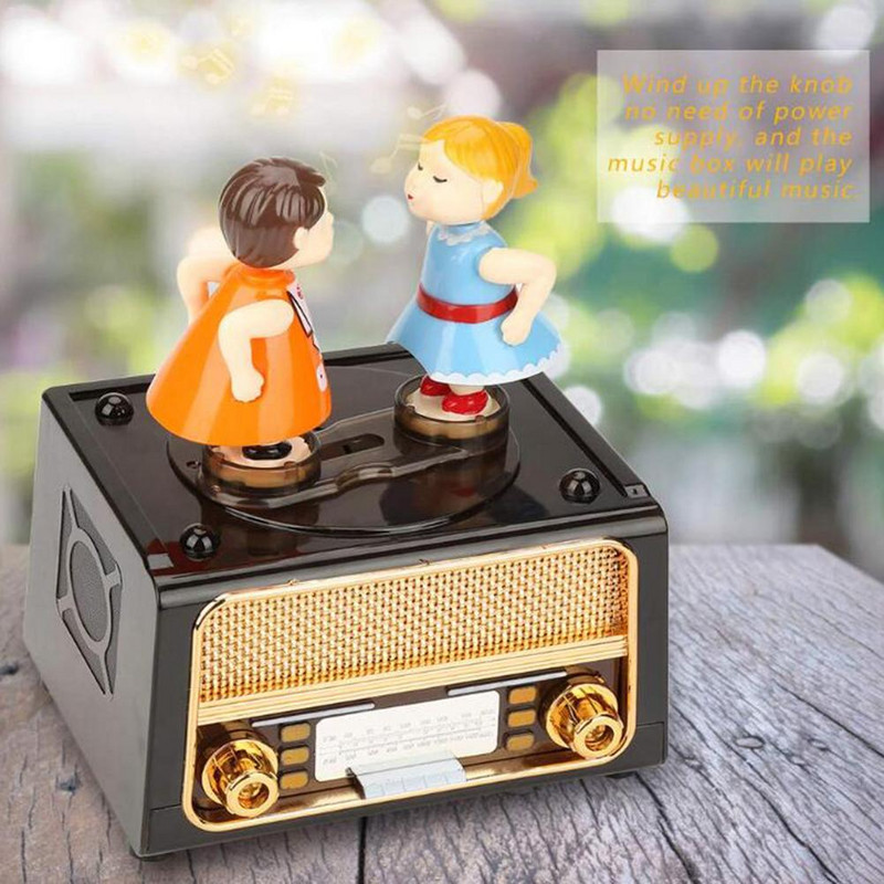 KissingCouple Doll Music Box Klasikinis radijo grotuvas Laikrodžio mechanizmas ABS Papuošalų Dėžutė Merginoms Rankinis švaistiklio muzikos mechanizmas Kalėdų dovana