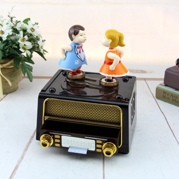 Музикална кутия за целувка на двойка Подарък за рожден ден Парти консумативи Музикална кутия Diy Radio Shape Антична издълбана музикална кутия Caja De Musica Детски подарък