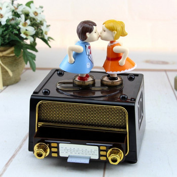 Couple Kiss Music Box Δώρο γενεθλίων για πάρτι προμήθειες Μουσικό κουτί Diy Radio Shape Αντίκες σκαλιστό μουσικό κουτί Caja De Musica Παιδικό δώρο