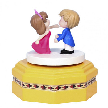 Музикална кутия с въртене на 360 градуса с анимационна форма на момче и момиче, прекрасен механизъм Дървена музикална кутия за Свети Валентин