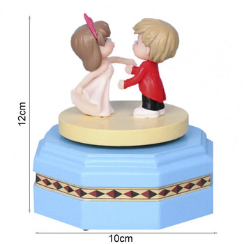 Музикална кутия с въртене на 360 градуса с анимационна форма на момче и момиче, прекрасен механизъм Дървена музикална кутия за Свети Валентин