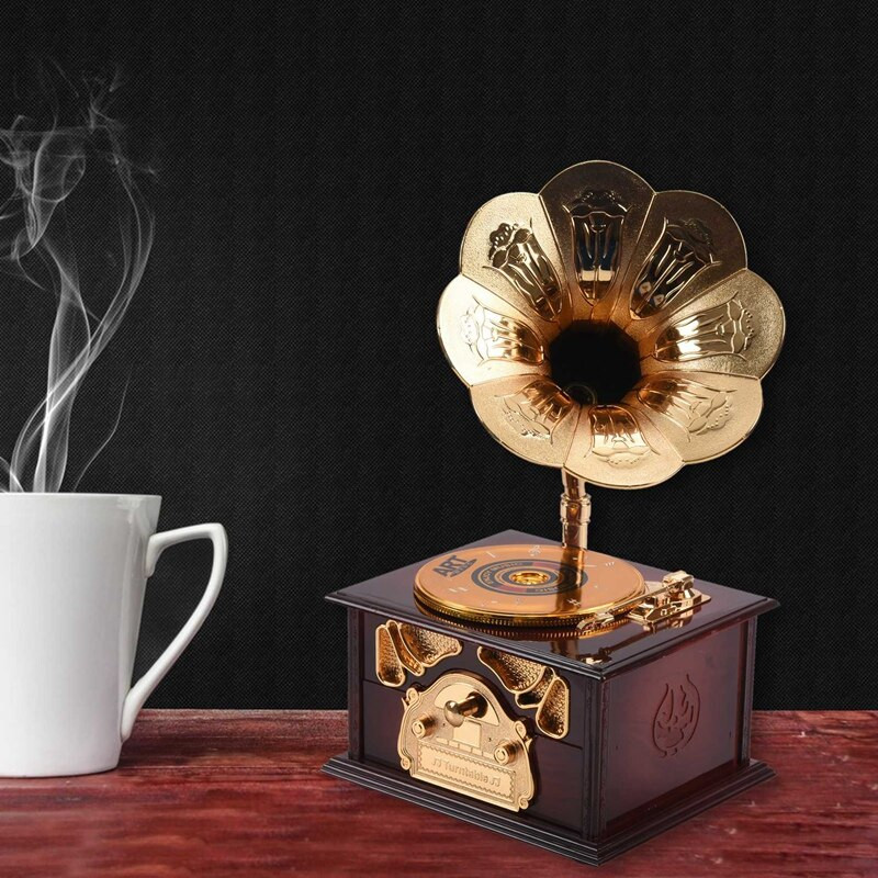 Gramofoni kujuga klassikaline vana muusikakast Käsivända tüüp muusikakasti liikumine Romantiline jõulukingitus, kohaletoimetamine