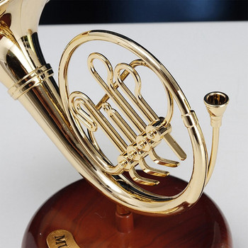 Γαλλικό κόρνο Music Box Classical Wind Up Περιστρεφόμενο Μουσικό κιβώτιο Περιστρεφόμενη βάση Μπρούτζινο πνευστό όργανο Μινιατούρα καλλιτεχνικού δώρου