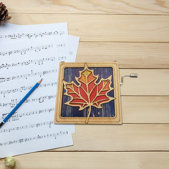 Музикални кутии за жени Dream Catcher Maple Leaf Дървена мини музикална кутия за нея Дървена украса за маса Персонализирана сантиментална мини