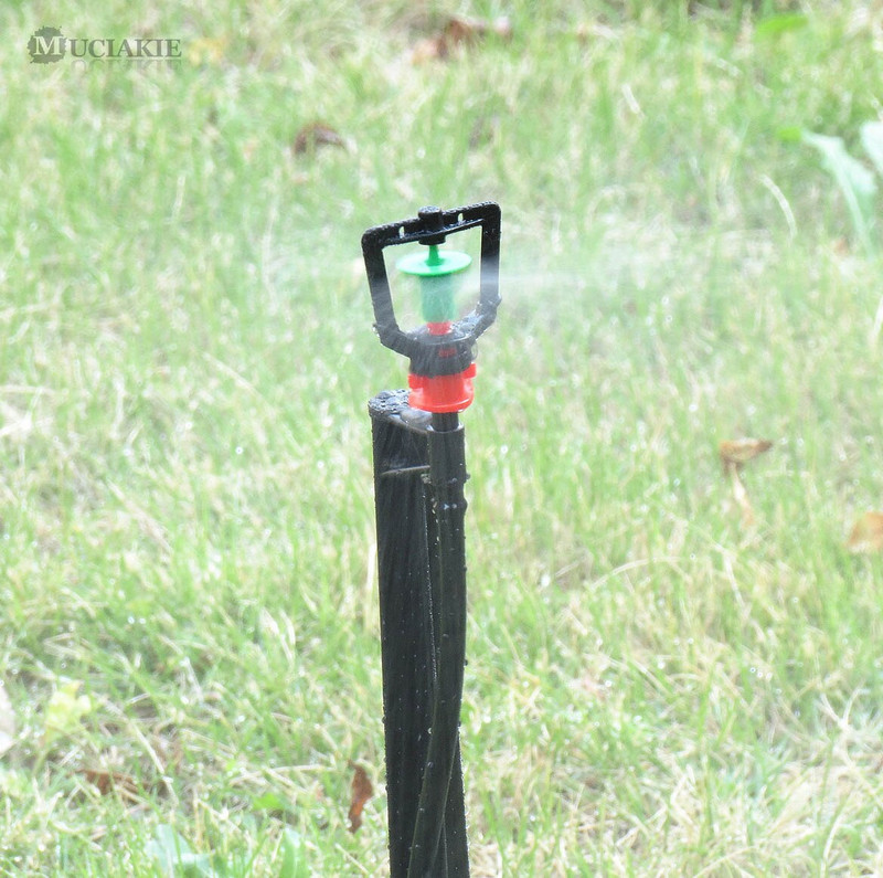 MUCIAKIE 10 SETURI Micro irigare pulverizare duză rotativă pentru ceață 360 de grade pe țăruș de udare a grădinii curte aspersoare de grădină pulverizatoare