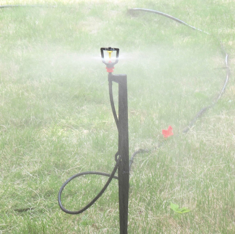 MUCIAKIE 10 SETURI Micro irigare pulverizare duză rotativă pentru ceață 360 de grade pe țăruș de udare a grădinii curte aspersoare de grădină pulverizatoare