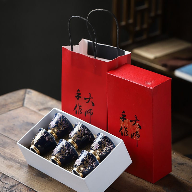 Керамична чаша за чай с очертания в златиста чаша за чай Китайска кунг-фу майсторска чаша Кутия за подарък за творческа личност за приятели Чаша за чай Комплект от 6