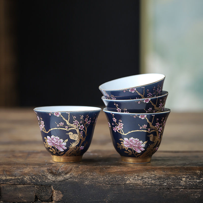 Керамична чаша за чай с очертания в златиста чаша за чай Китайска кунг-фу майсторска чаша Кутия за подарък за творческа личност за приятели Чаша за чай Комплект от 6