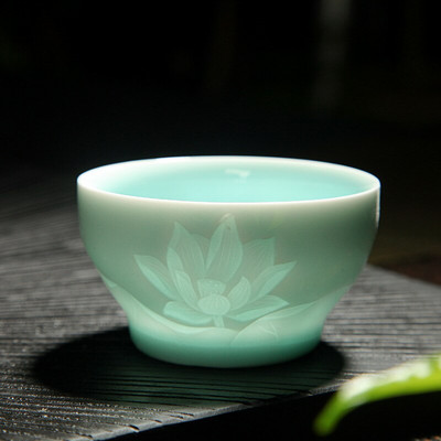 Új kínai árnyzöld/ködkék kungfu teáscsészék szilva/orchidea/bambusz/krizantém kerámia Longquan Celadon mester teáscsésze Pu'er