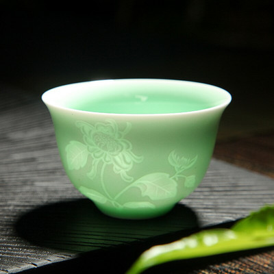 Új kínai árnyzöld/ködkék kungfu teáscsészék szilva/orchidea/bambusz/krizantém kerámia Longquan Celadon mester teáscsésze Pu'er