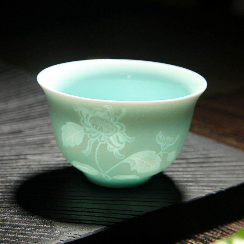 Új kínai árnyzöld/ködkék kungfu teáscsészék szilva/orchidea/bambusz/krizantém kerámia Longquan Celadon mester teáscsésze Pu'er