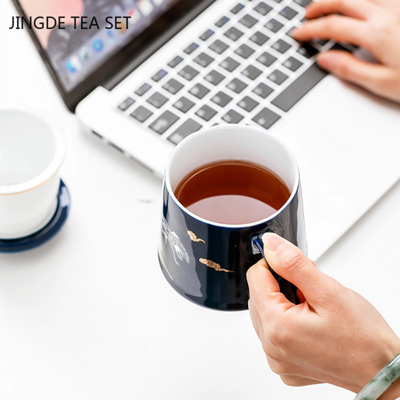 Kínai kerámia szűrős teafőző személyi speciális tea-vízelválasztó csésze Csúcsminőségű irodai fogantyúval, teáscsésze háztartási teáskészlet