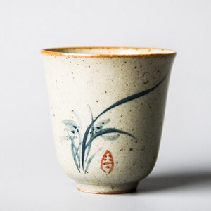 4 στυλ Ζωγραφισμένη στο χέρι Πεύκη Κεραμική Jingdezheng Φλιτζάνια Νερού Όμορφο Σετ Φλιτζάνι Τσαγιού Ορχιδέα Κούπες Καφέ δαμάσκηνου για Τελετή Τσαγιού