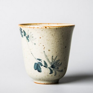 4 στυλ Ζωγραφισμένη στο χέρι Πεύκη Κεραμική Jingdezheng Φλιτζάνια Νερού Όμορφο Σετ Φλιτζάνι Τσαγιού Ορχιδέα Κούπες Καφέ δαμάσκηνου για Τελετή Τσαγιού