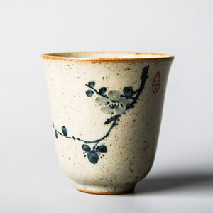 4 στυλ Ζωγραφισμένη στο χέρι Πεύκη Κεραμική Jingdezheng Φλιτζάνια Νερού Όμορφο Σετ Φλιτζάνι Τσαγιού Ορχιδέα Κούπες Καφέ δαμάσκηνου για Τελετή Τσαγιού