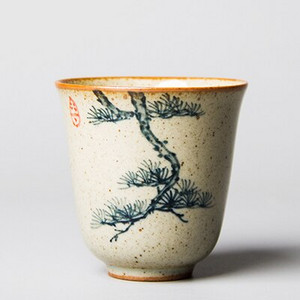 4 στυλ Ζωγραφισμένη στο χέρι Πεύκη Κεραμική Jingdezheng Φλιτζάνια Νερού Όμορφο Σετ Φλιτζάνι Τσαγιού Ορχιδέα Κούπες Καφέ δαμάσκηνου για Τελετή Τσαγιού