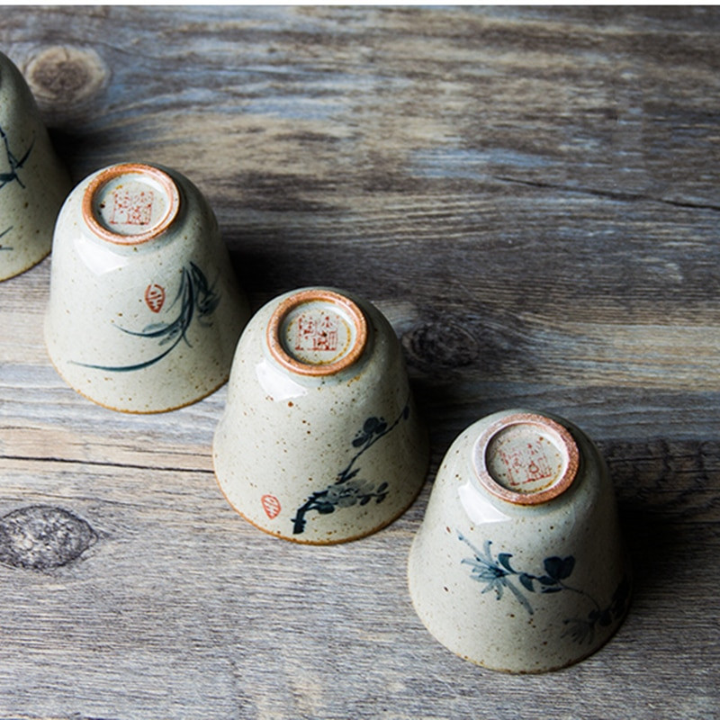 4 στυλ Ζωγραφισμένη στο χέρι Πεύκη Κεραμική Jingdezheng Φλιτζάνια Νερού Όμορφο Σετ Φλιτζάνι Τσαγιού Ορχιδέα Κούπες Καφέ δαμάσκηνου για Τελετή Τσαγιού