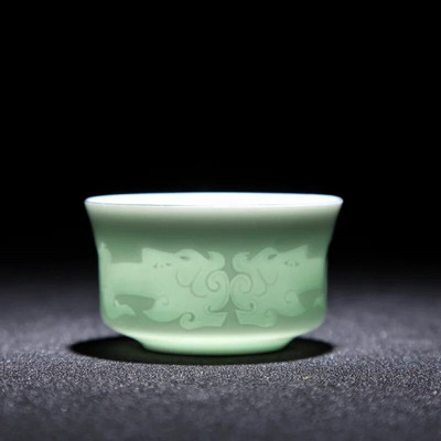 NOOLIM 80 ml-es kerámia, kézzel faragott lótusz sárkány teáscsésze Jingdezhen Celadon mester teáscsészék Kreatív irodai Kung Fu Italkészlet
