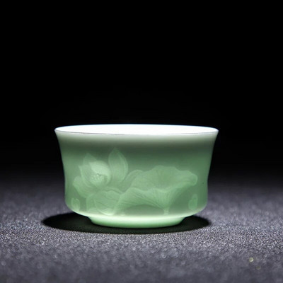 NOOLIM 80 ml-es kerámia, kézzel faragott lótusz sárkány teáscsésze Jingdezhen Celadon mester teáscsészék Kreatív irodai Kung Fu Italkészlet