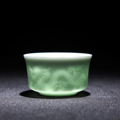 NOOLIM 80 ml-es kerámia, kézzel faragott lótusz sárkány teáscsésze Jingdezhen Celadon mester teáscsészék Kreatív irodai Kung Fu Italkészlet