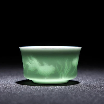 NOOLIM 80 ml-es kerámia, kézzel faragott lótusz sárkány teáscsésze Jingdezhen Celadon mester teáscsészék Kreatív irodai Kung Fu Italkészlet