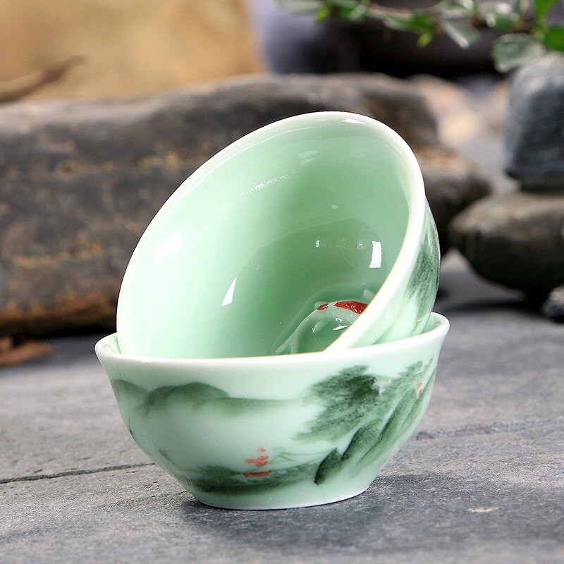 40 ml Celadon Kinijos kung fu arbatos puodelis Lotoso sėklų/kraštovaizdžio Pu'er puodeliai Rankomis dažyti keraminiai reljefiniai karpiniai maži žuvies arbatos puodeliai