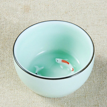 80ML Celadon China φλιτζάνι τσαγιού πράσινο/μπλε Ζωγραφισμένα στο χέρι ανάγλυφα φλιτζάνια Ιχθύων Jingdezhen Kaolin Ceramics Pu\'er φλιτζάνι τσαγιού Χονδρική