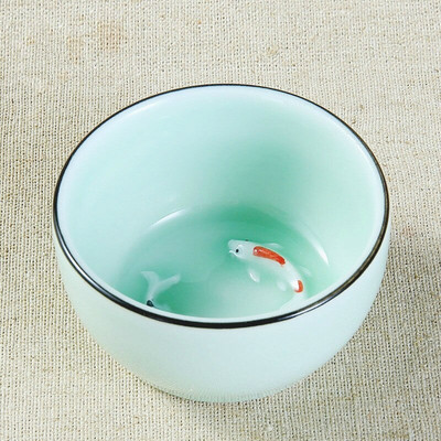80 ml-es Celadon Kínai teáscsésze zöld/kék, kézzel festett, dombornyomott Halak csésze Jingdezhen Kaolin Kerámia Pu'er Teáscsésze Nagyker