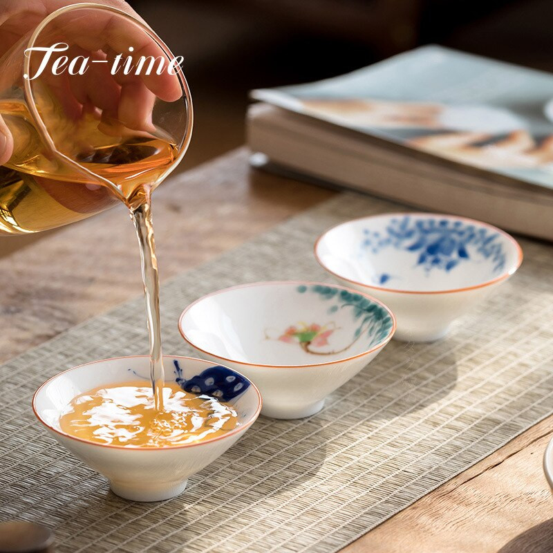 60 ml-es, kézzel festett kerámia teáscsésze tál teáskészlet teáskészlet csésze kungfu teáscsészék fehér porcelán mesterpohár kis kúpos tál Chazhan