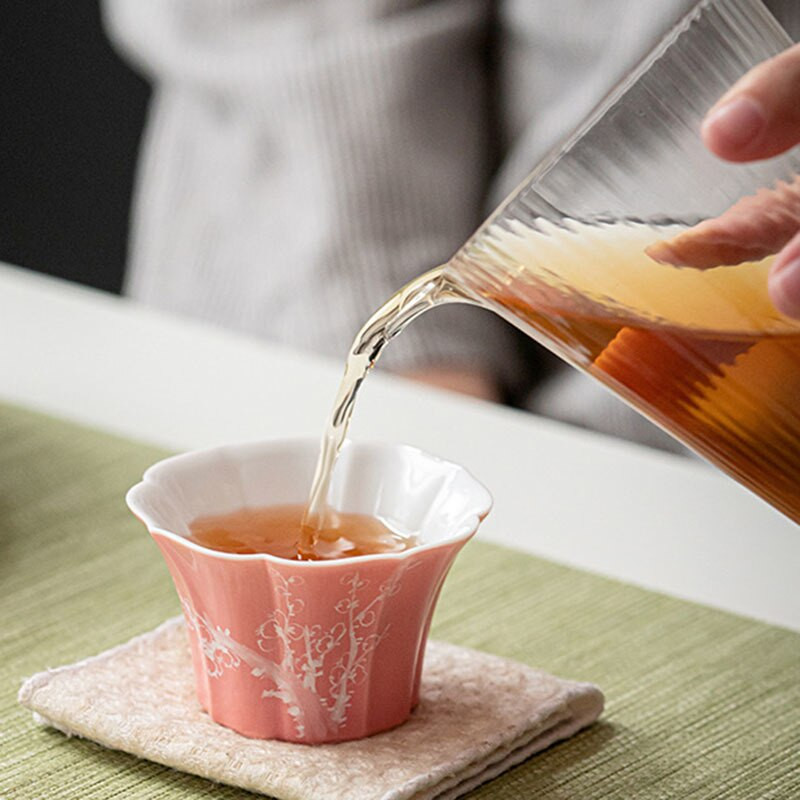 Boutique Pure kézzel festett Plum Blossom Art Tea csésze Rouge Powder Női Személyes Master Cup Háztartási Kung Fu Tea Kiegészítők