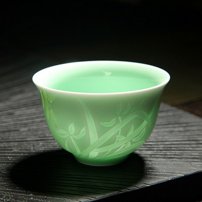 Kézzel készített kék-fehér porcelán árnyékkék faragott láthatatlan lótusz mintás teáscsésze mester csésze teáscsésze kerámia