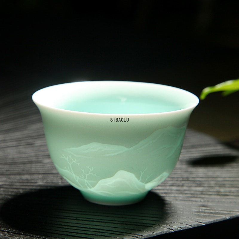 Kézzel készített kék-fehér porcelán árnyékkék faragott láthatatlan lótusz mintás teáscsésze mester csésze teáscsésze kerámia
