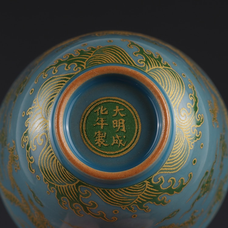 Chenghua Breen Color Golden Dragon Pattern Tea Cup Kis csésze Antik Gyűjtemény Dekoráció