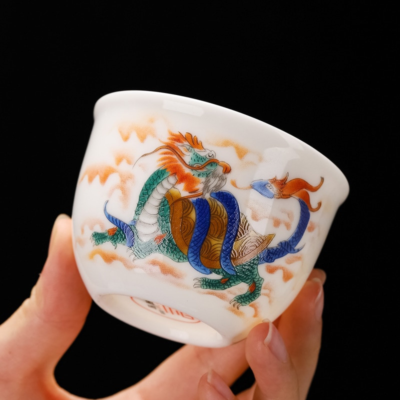 Kiváló minőségű jade porcelán Kung Fu teáscsésze kreatív mintás Dragon Tiger espresso teáscsészék kézzel festett kerámia teás edények