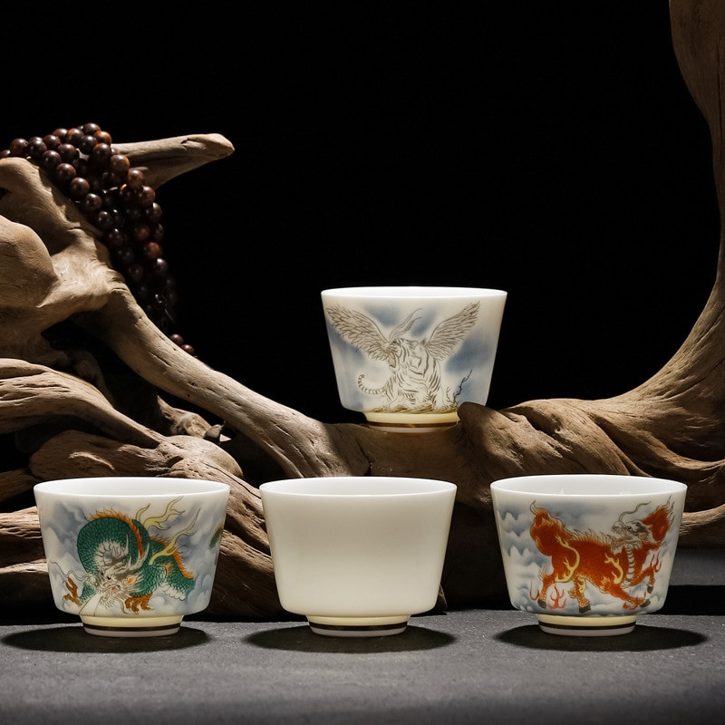 Kiváló minőségű jade porcelán Kung Fu teáscsésze kreatív mintás Dragon Tiger espresso teáscsészék kézzel festett kerámia teás edények