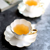 Bone China délutáni teáscsésze Csúcskategóriás, arany festésű brit fekete tea kávéscsészék és csészealj készlet 180 ml-es kerámia eszpresszó csésze