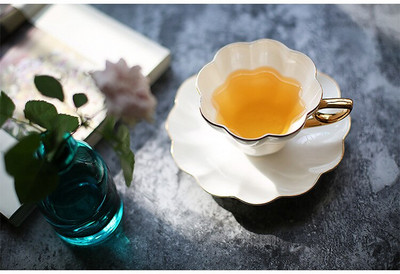 Bone China délutáni teáscsésze Csúcskategóriás, arany festésű brit fekete tea kávéscsészék és csészealj készlet 180 ml-es kerámia eszpresszó csésze