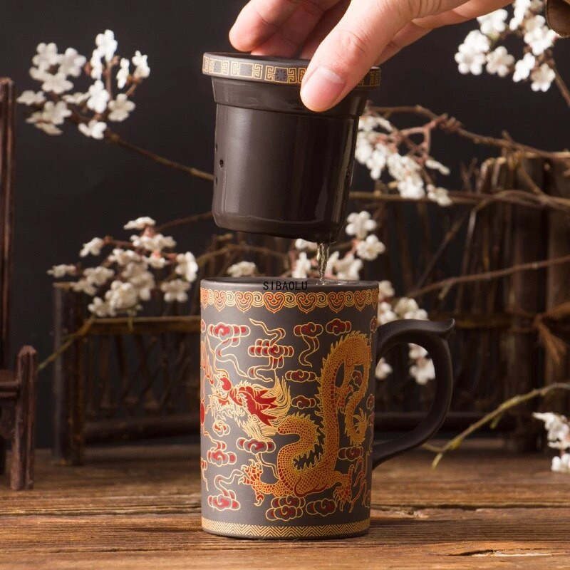 Kézzel készített Yixing Dragon/Beauty Purple Clay teás bögre fedéllel és teainfuzáló teáscsésze Irodai vizes csésze ajándékbögre Italkészlet